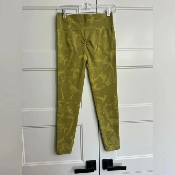 Gymshark Adapt Camo Seamless Leggings - Picture 2 of 3